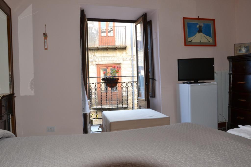 La Casa Del Pittore Di Petralia Petralia Soprana Chambre photo