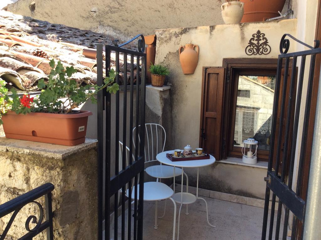 La Casa Del Pittore Di Petralia Petralia Soprana Chambre photo